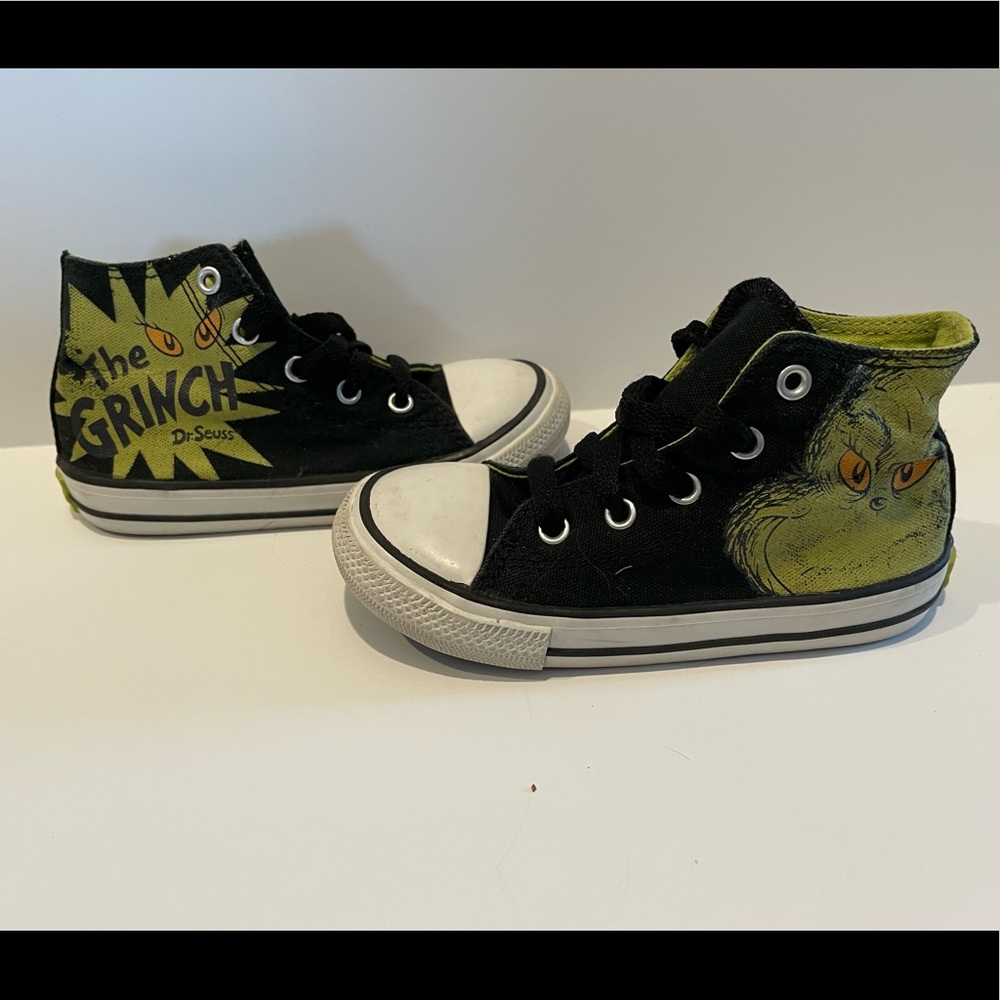 Grinch Converse